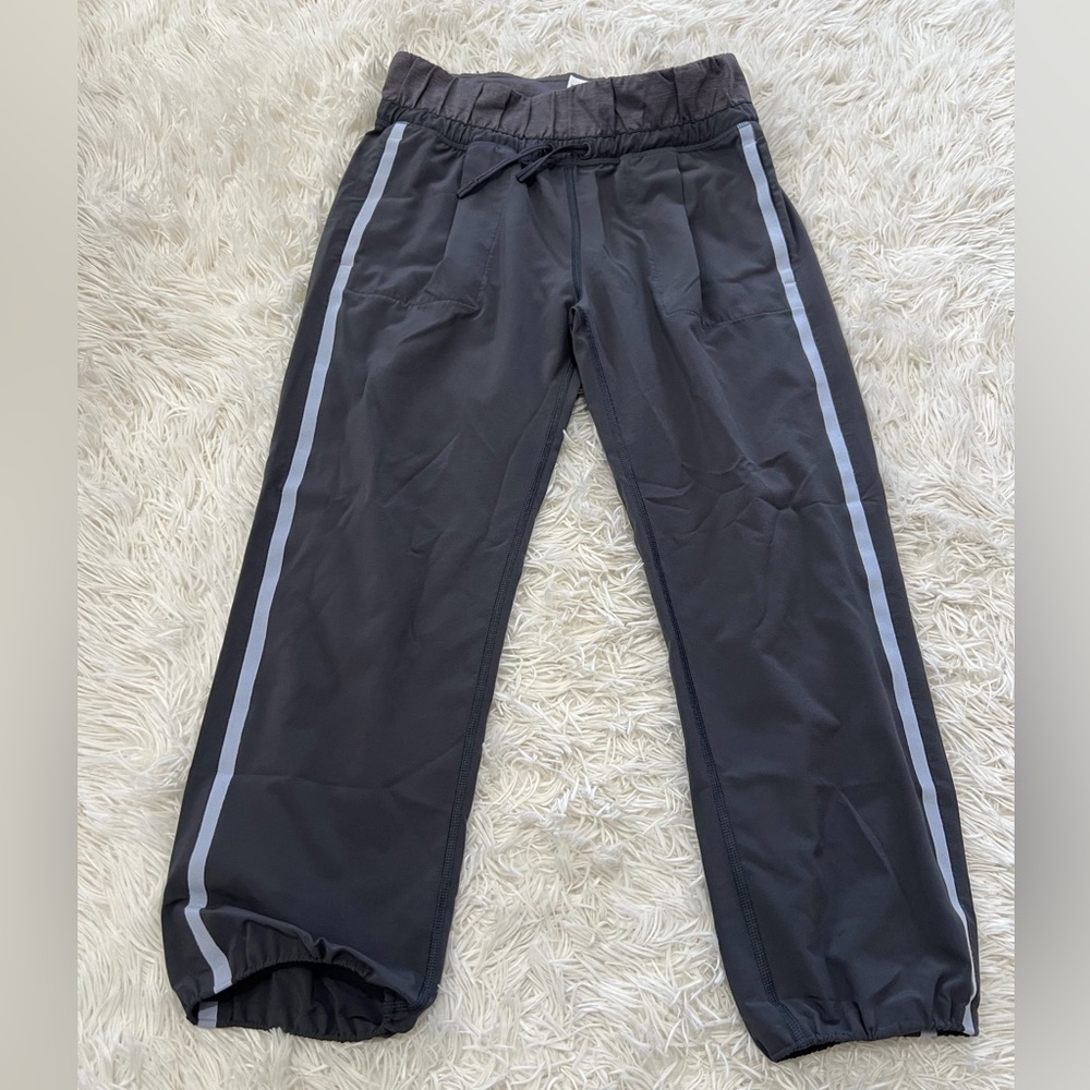 Ivivva (By Lululemon) Gray Crop Jogger Pants with Light Gray Side Stripes